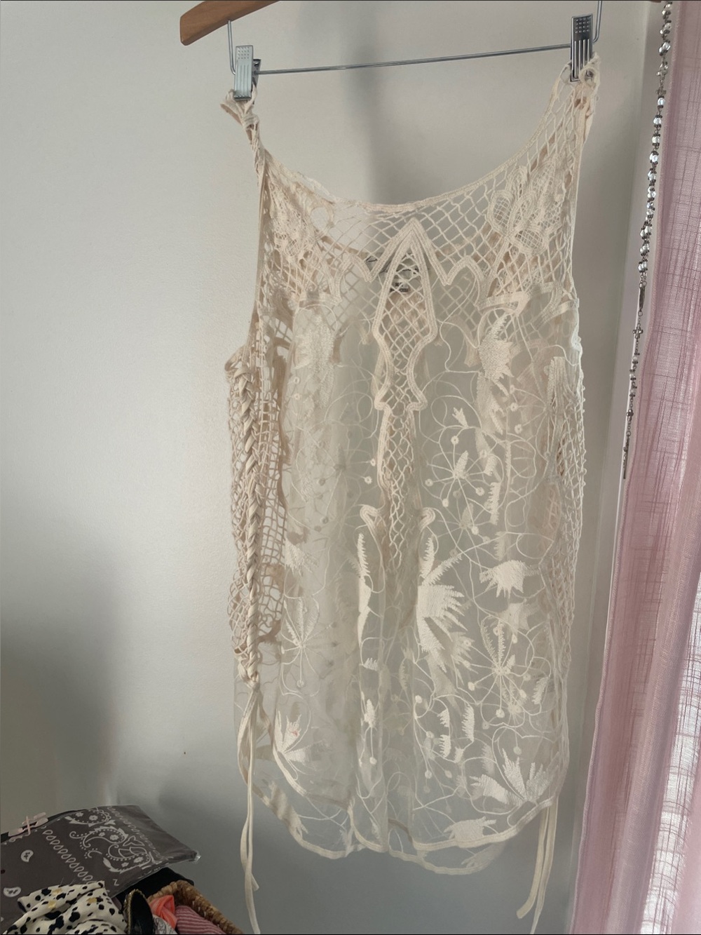 Lace Crochet Sleeveless Women's Top - Cream